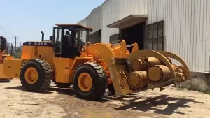 Carregadeira para manuseio de blocos