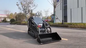 Minicarregadeira skid steer sobre esteiras T750 (400 kg)