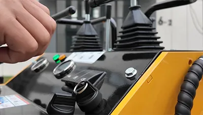 Minicarregadeira skid steer S390