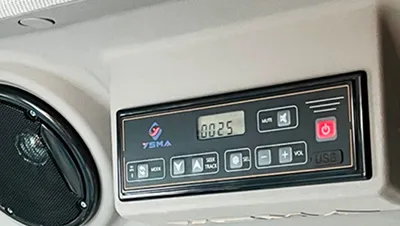 Escavadeira compacta sobre rodas ST609W